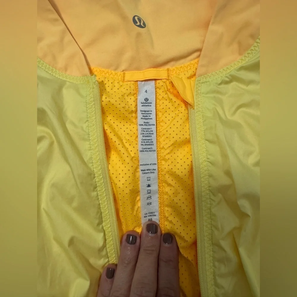 Lululemon Run: Two To Make It True Jacket in Mellow Lemon / Burning Yellow